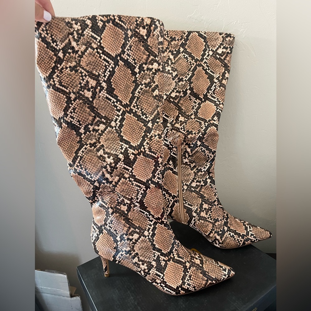 size 7 Lulus snake, print, leather heels